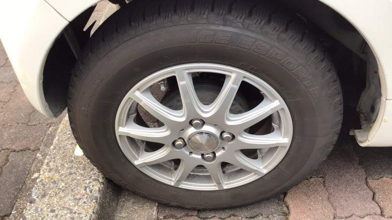 タイヤホイール前