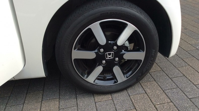 タイヤホイール前