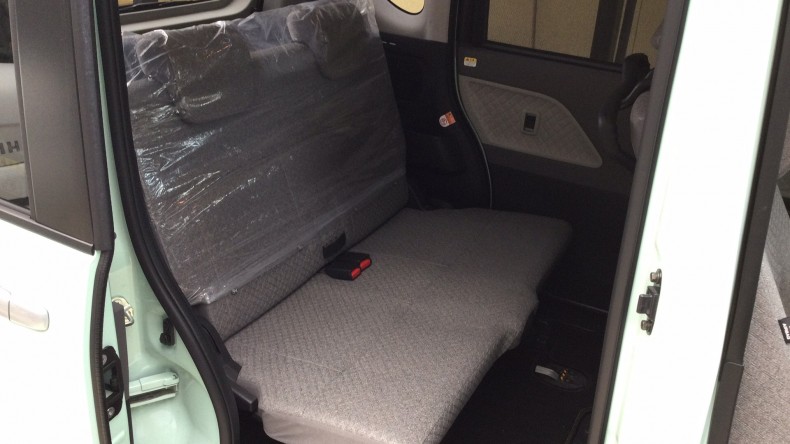 内装後方シート