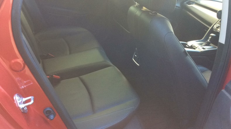 内装後方シート