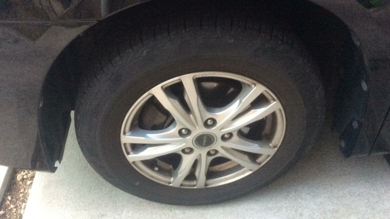 タイヤホイール前