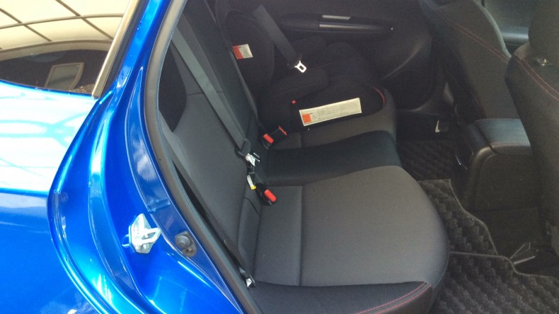 内装後方シート