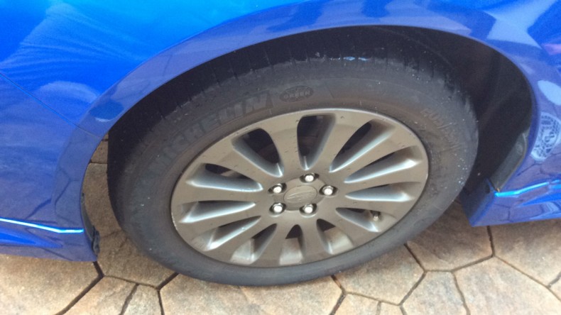 タイヤホイール前