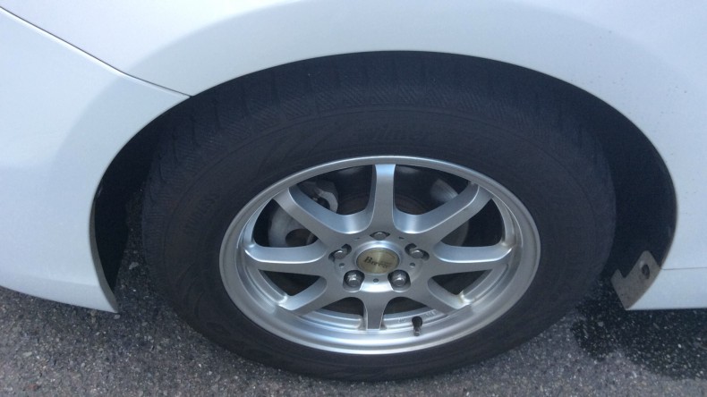 タイヤホイール前