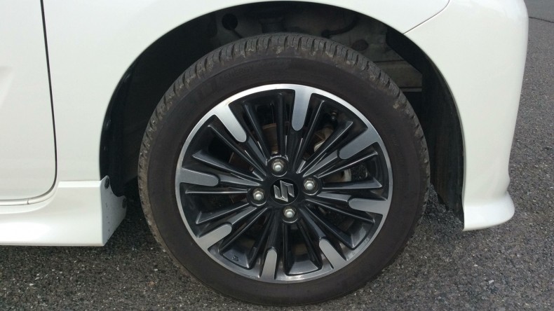 タイヤホイール前