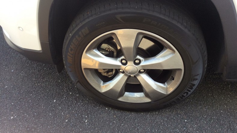 タイヤホイール前