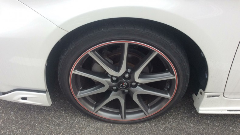 タイヤホイール前