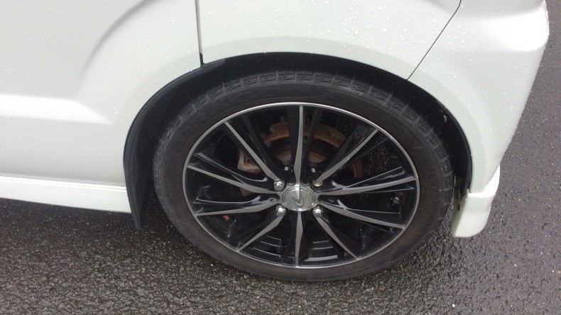 タイヤホイール前