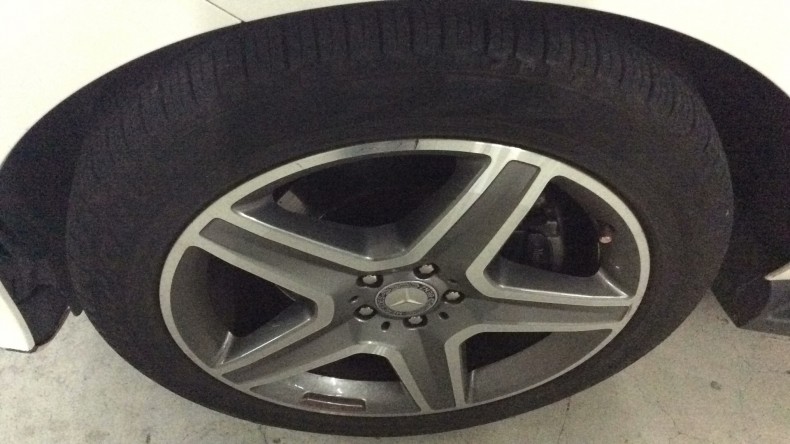 タイヤホイール前