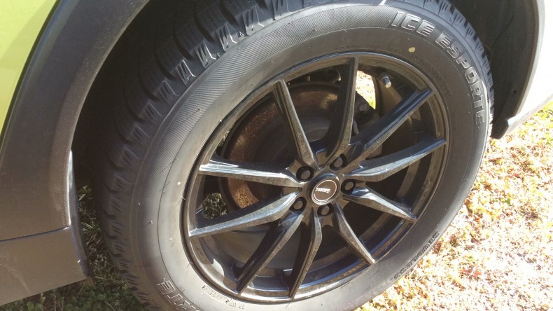 タイヤホイール前