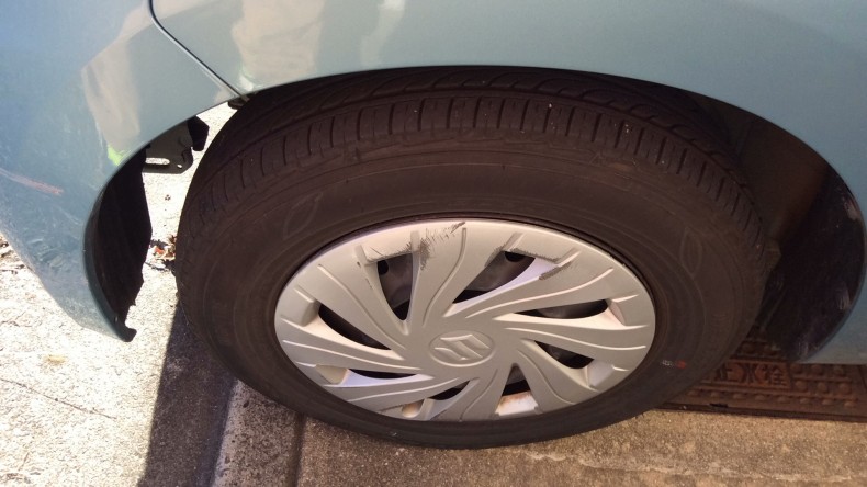 タイヤホイール前