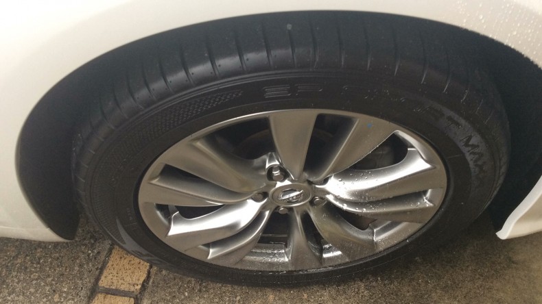 タイヤホイール前