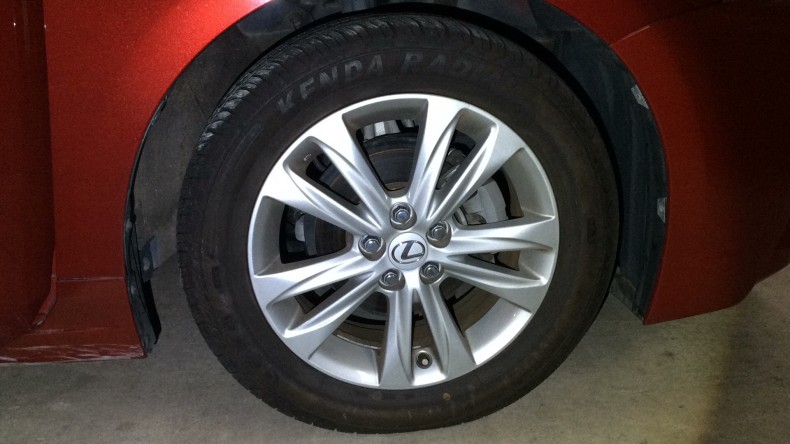 タイヤホイール前