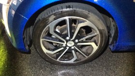 タイヤホイール前