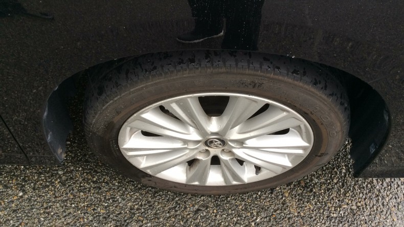 タイヤホイール前