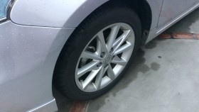 タイヤホイール前