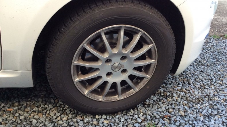 タイヤホイール前