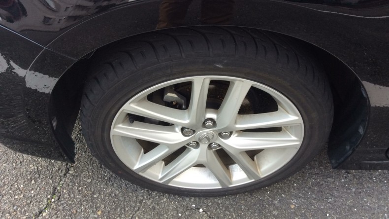 タイヤホイール前