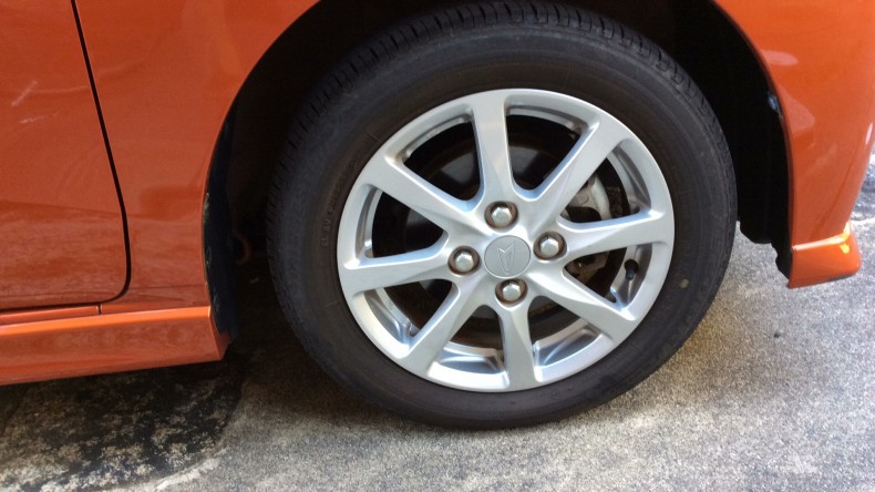 タイヤホイール前