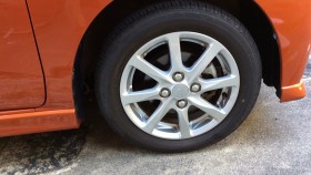 タイヤホイール前