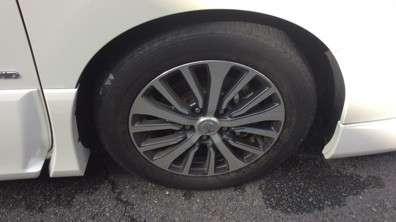 タイヤホイール前