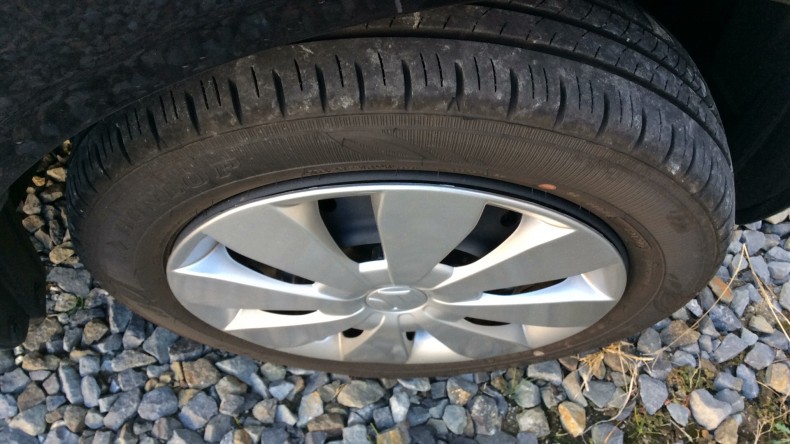 タイヤホイール前