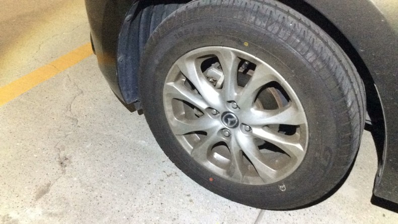 タイヤホイール前