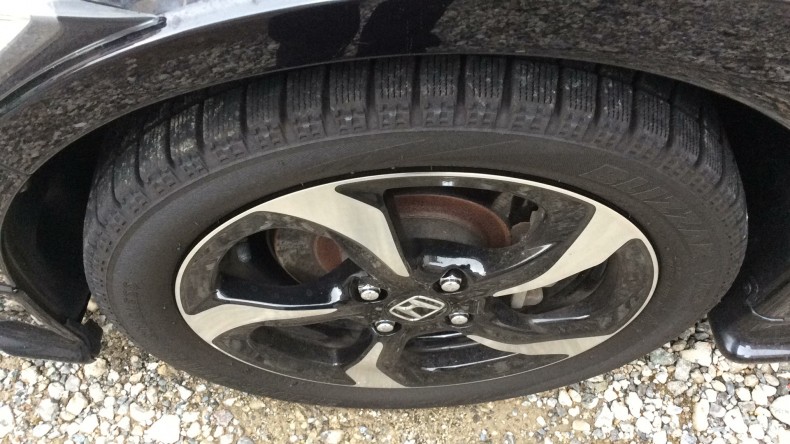 タイヤホイール前