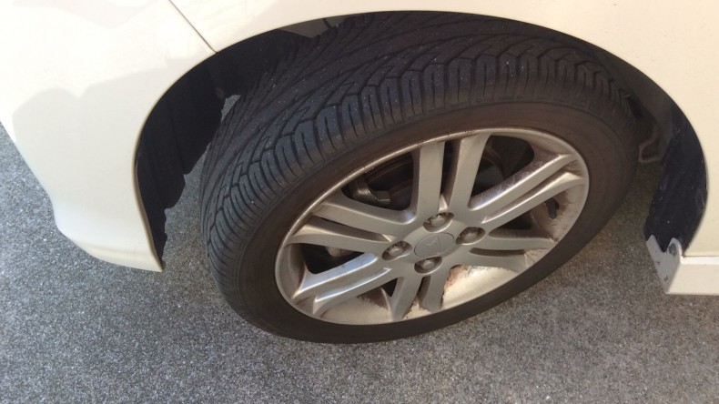 タイヤホイール前