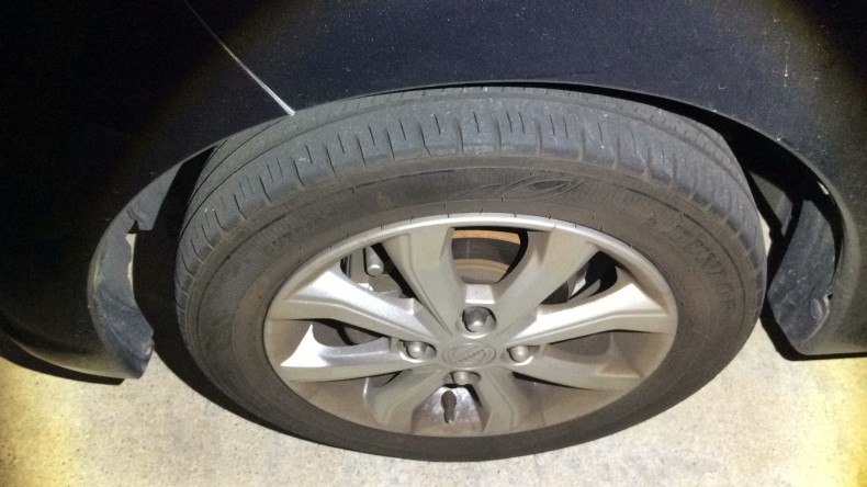 タイヤホイール前