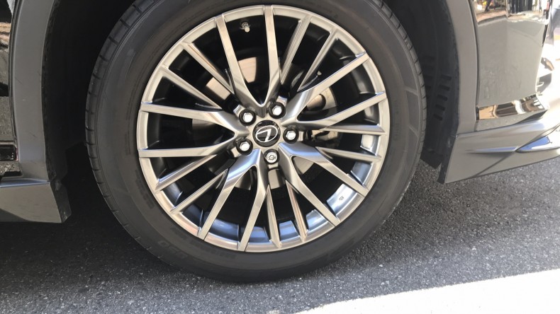 タイヤホイール前