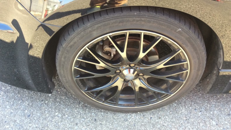 タイヤホイール前