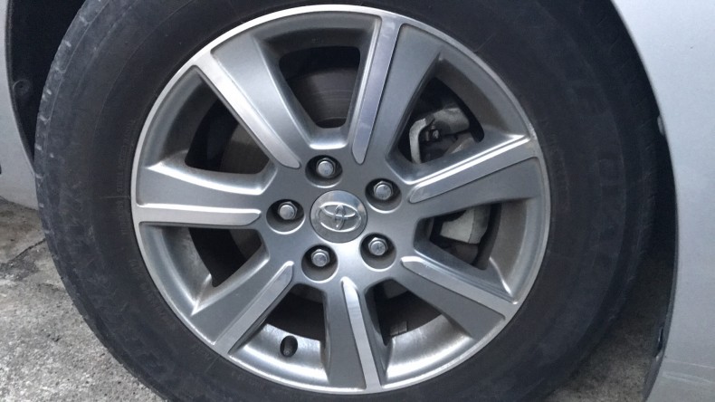 タイヤホイール前