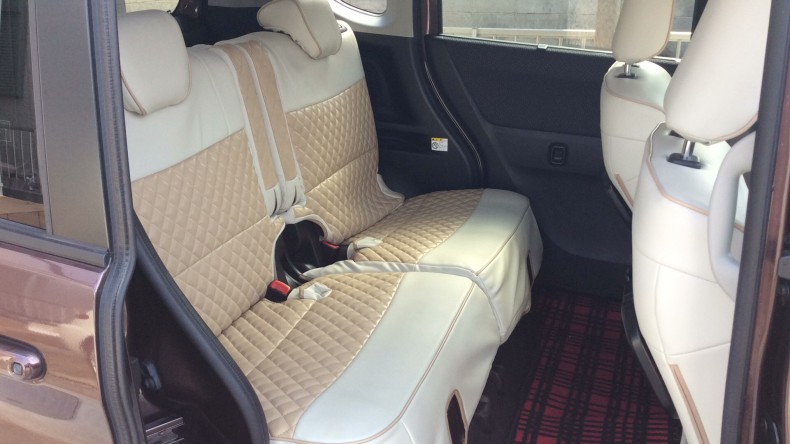 内装後方シート