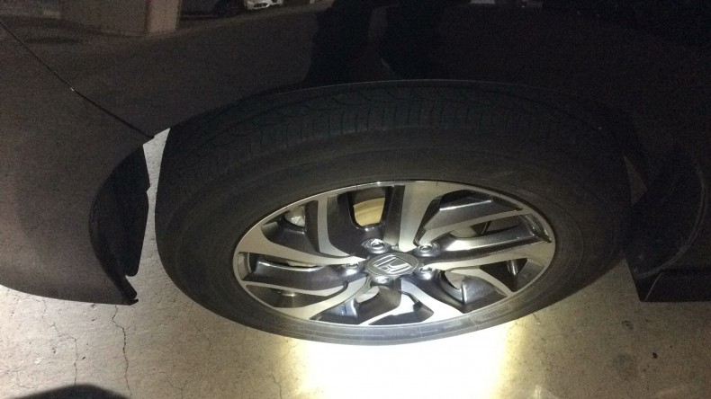 タイヤホイール前