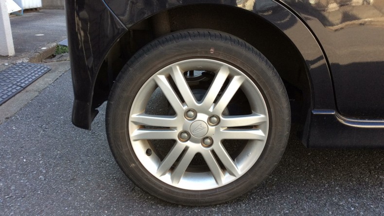 タイヤホイール前