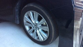 タイヤホイール前