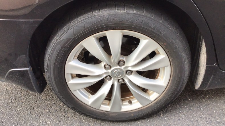 タイヤホイール前