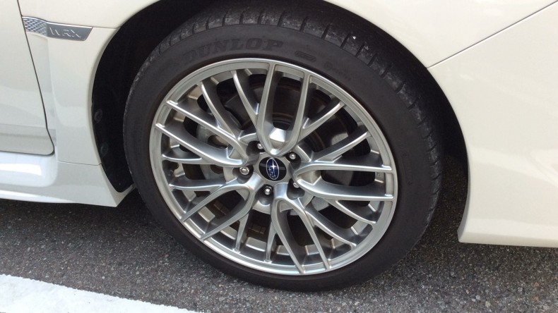 タイヤホイール前