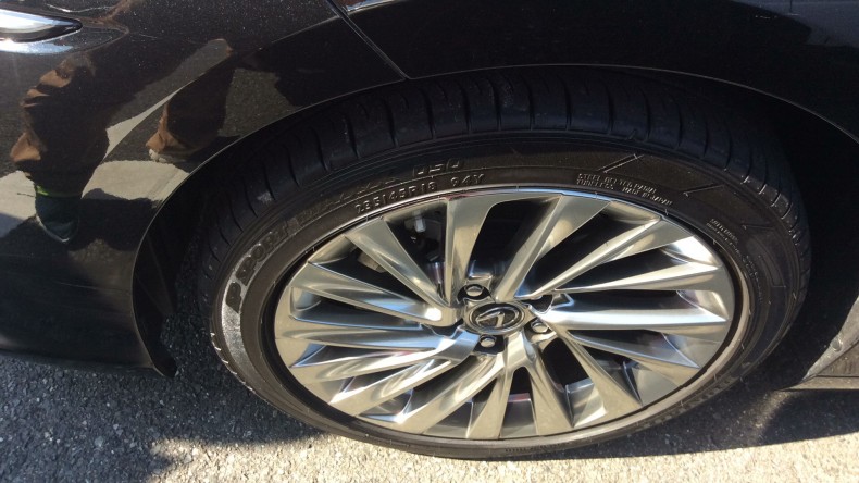 タイヤホイール前