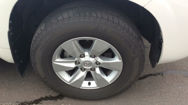 タイヤホイール前