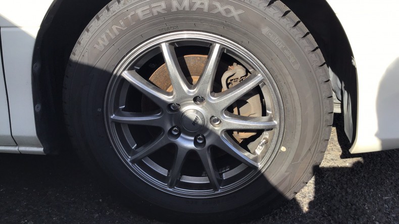 タイヤホイール前