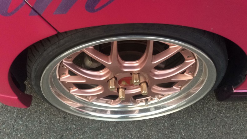 タイヤホイール前