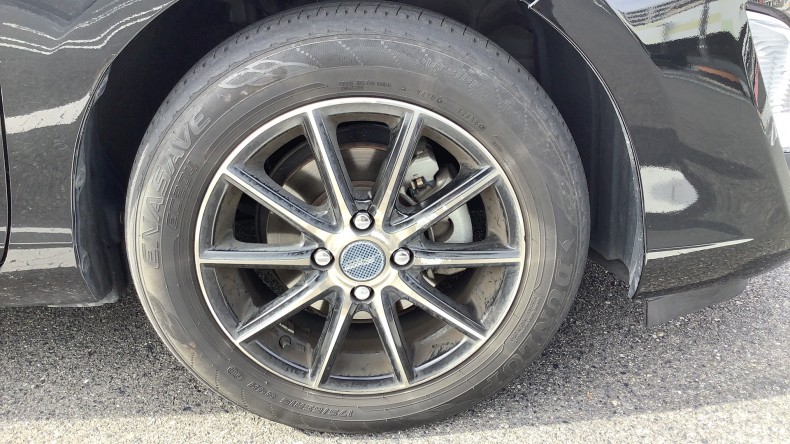 タイヤホイール前