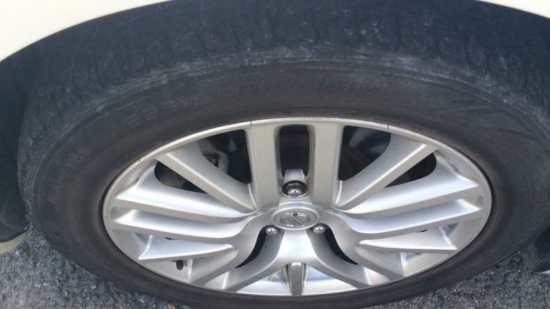 タイヤホイール前