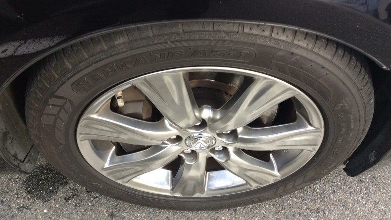 タイヤホイール前