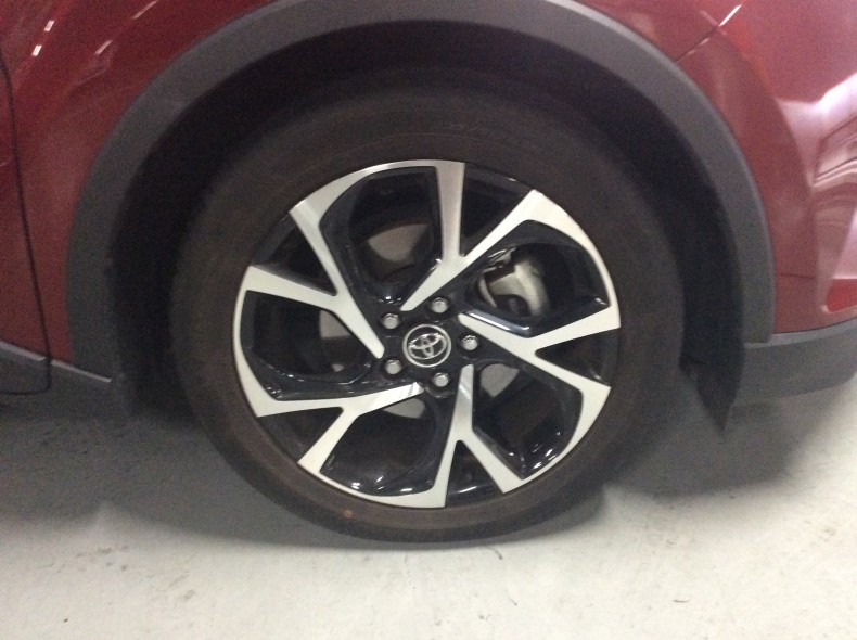 タイヤホイール前