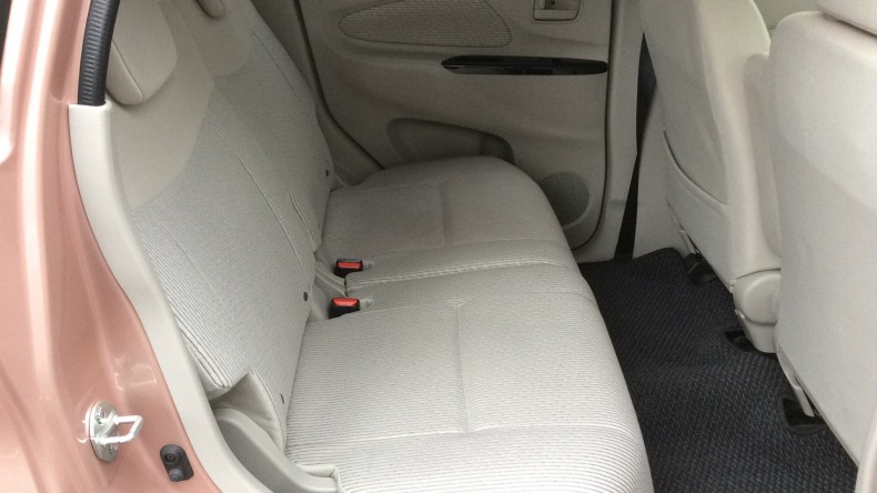 内装後方シート