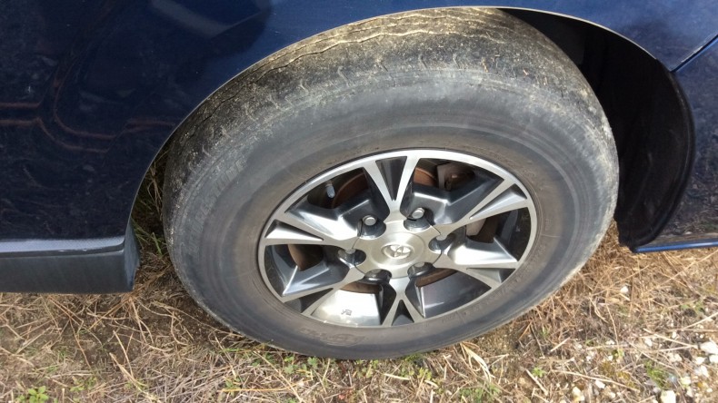 タイヤホイール前