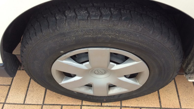 タイヤホイール前